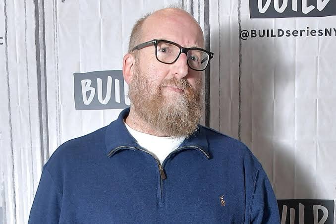 בריאן פוסנהן: מלך ההומור הגיקי חוזר עם ספיישל סטנדאפ חדש